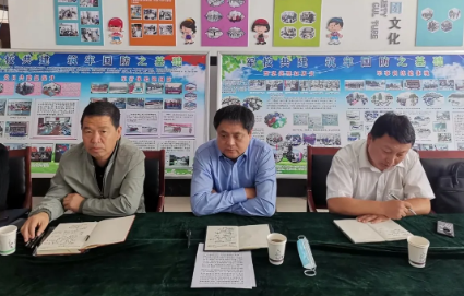 张彦华看望慰问小寺沟中心小学教师