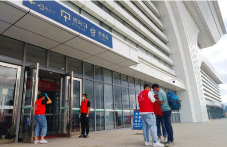平泉市人民政府 动态要闻 团市委组织志愿者服务疫情防控一线